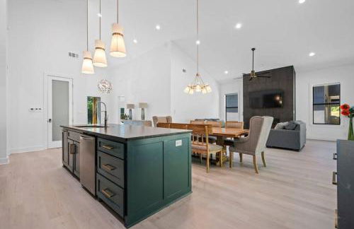 Modern Retreat 10 min-Oaklawn BBQ grill Pavillion Kids playground - Foto 13