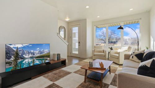 Mountain View Home with King Beds and Rooftop Deck - Foto 2