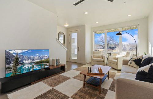 Mountain View Home with King Beds and Rooftop Deck - Foto 2