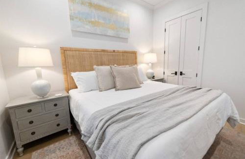 Chandeluer Shore 9 - Steps to Beach, Pet-Friendly, Pool, Fast WiFi - Foto 11