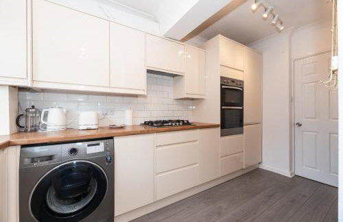 4 Bedroom Family Home In South East London - Photo 38