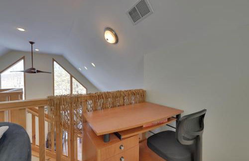 Large Deck and Resort Amenities Lake Ariel Retreat - Foto 20