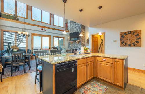 Wolf's Den~Views~Hot Tub~Home Theater~Hatley Ski! - Foto 11