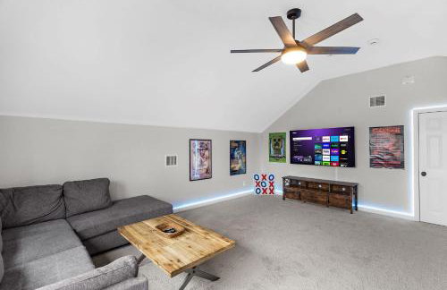 Large Luxury 4-BR Home EPIC GameRoom! Lighted Deck & Grill! - Foto 23