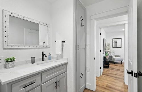 Newly Remodeled 3 Bedroom Bespoke Home Near Fort Worth - Photo 9