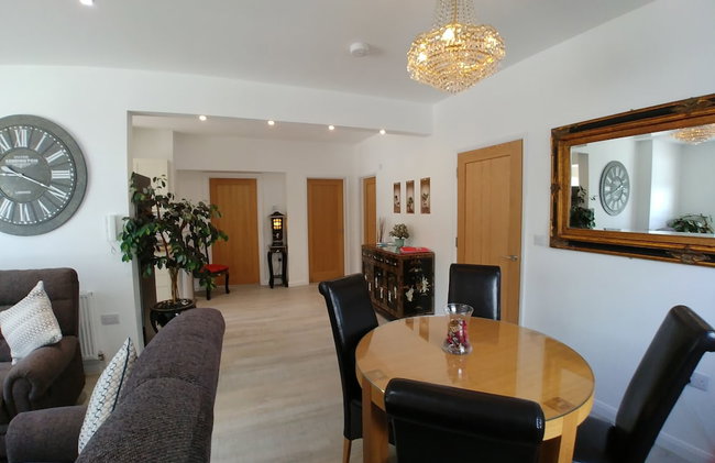 Meadow View Apartments are 2 and 3 bedroomed with private parking - Foto 71