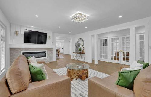 Luxury 7BR Buckhead Oasis w Pool Gameroom Firepit - Foto 87