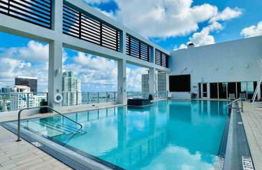 Art-filled Loft 180 Views, Rooftop Pool, Parking - Foto 37