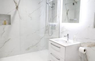 The Desborough Residence - Bright 1BR with Sofa Bed, Modern Lounge & Free Secure Underground Parking - Foto 10