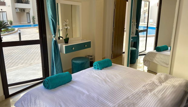 Chic Stylish Spacious Apt Poolside, Smarttv & Wifi - Foto 5, Habitación