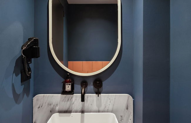 Zeus is Loose Hostel - Photo 54