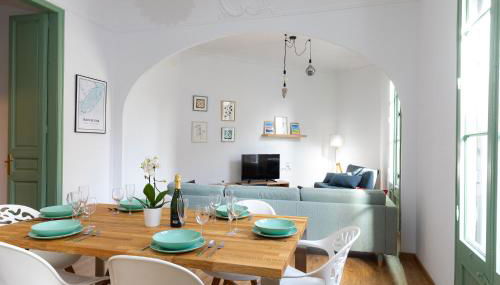 Modernist Family Apartment by PriorityVillas - Photo 2