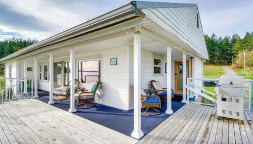 Bayfront Port Hadlock Retreat with Grill and Deck! - Foto 2