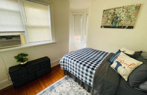 3BR 1BA Near Train Station Monthly Deal - Foto 11