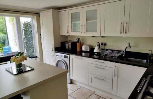 3 Bed 2 Bath Cottage with private parking and garage - Foto 24