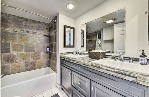 Charming Miami Home with Private Yard and Patio! - Foto 11