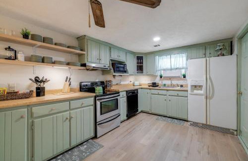 Retro! - 4BR Near Sav Airport - Foto 8