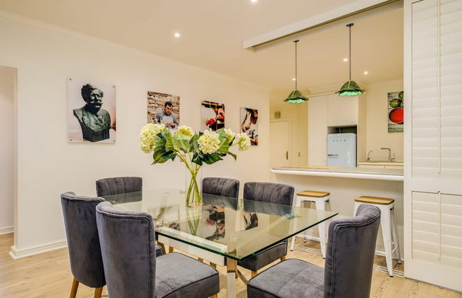 Contemporary Apartment Close to the Radisson Majolica - Photo 17