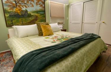 All the Waters Retro Home on Lake Michigan- Your Own PRIVATE BEACH - Foto 62