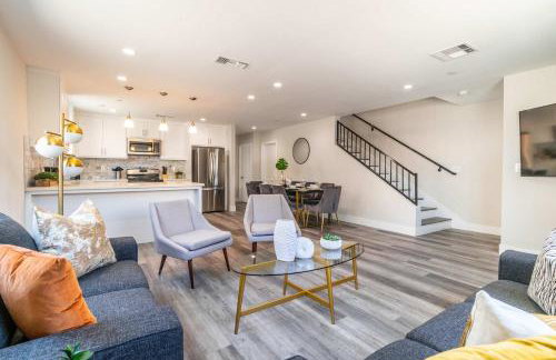 Modern 4BR Stay Premium Beds & Full Kitchen - Foto 1