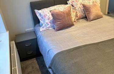 3 Bedroom home, with 4 beds, parking, walk to station & town centre families and business visitors welcome - Foto 29