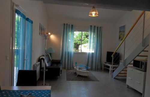 Les Hauts d'Eyragues gîte Aigue Marine Meublé classé 4 étoiles - Foto 8