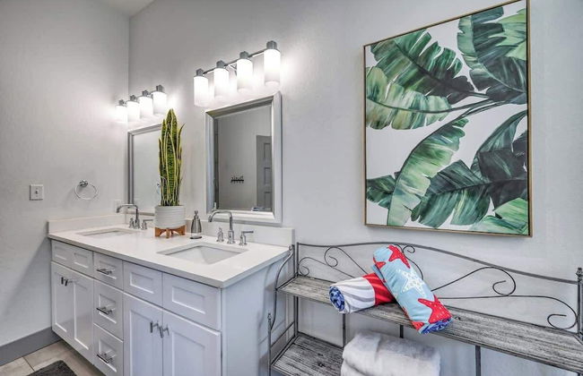 Upscale 5BR Home on Lake Travis With Hottub & Lake Views - Foto 25