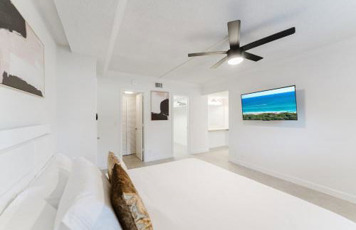 Luxury Waterfront Boca with Pool, Hot Tub and Boat Views - Photo 27