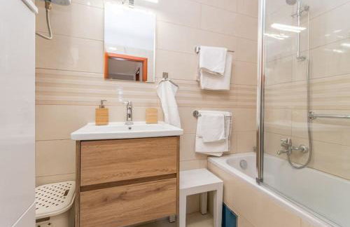 The Grandfather's courtyard villa with heated pool - Foto 16