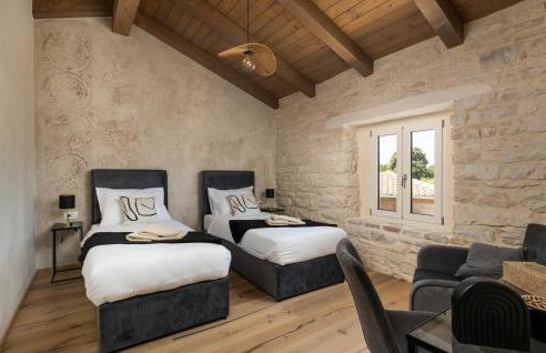 Nice Home In Zminj With Sauna - Photo 37