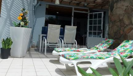 2BR Bungalow with Sunny Private Terrace - Secure Gear Storage - Foto 5, sunbed