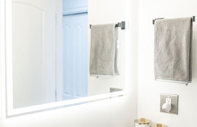 Stunning Views of the Okanagan Lake - Photo 36