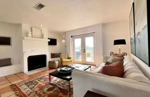 Architect's 'Castle' - Golf Villa with Views - Foto 10