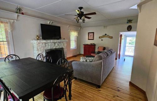 Farmhouse Retreat - Sleeps 10 - 1hr from STL - Foto 17