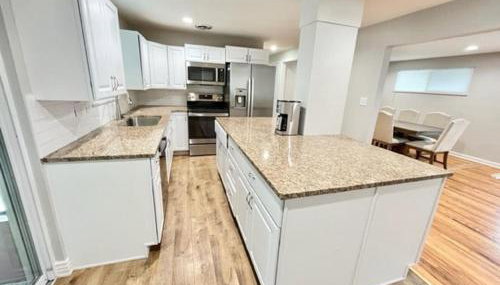 Newly Renovated Home w Garage Near Old Town - Foto 4