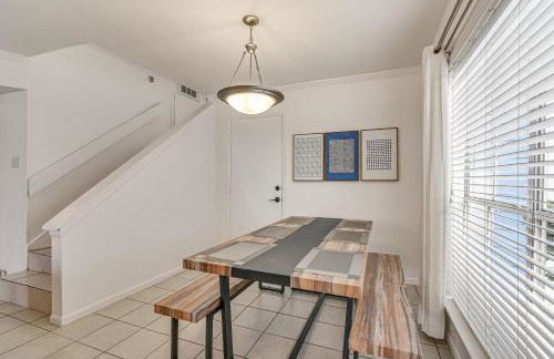 Less Than 1 Mi to Beach Galveston Condo with Fenced Patio - Foto 8