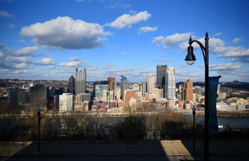 HostWise Stays - Grandview Balcony with Stunning Skyline Views - Foto 35