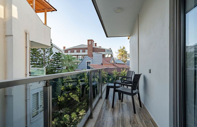 Eluxio Suite Hotel - Photo 48