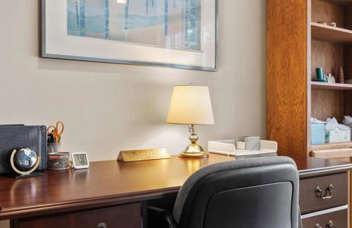 Classy Old Town Getaway 3-BR in Perfect Location - Foto 10