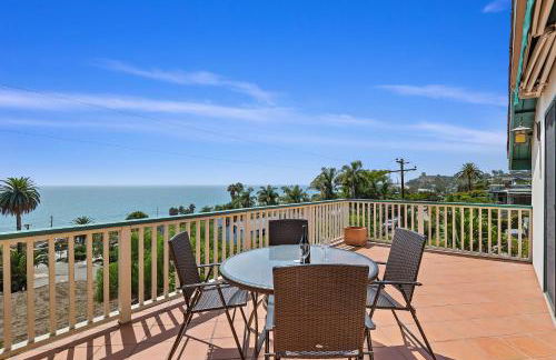 Blue Ocean View Retreat - Minutes to Beach - Photo 5