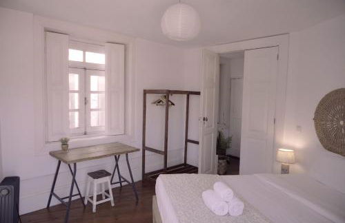 Light & Airy Historic Centre House with Balconies - Photo 20