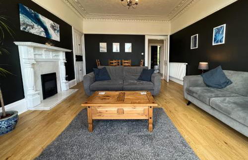 A Spacious Flat with Character - Private Car Space - Foto 13