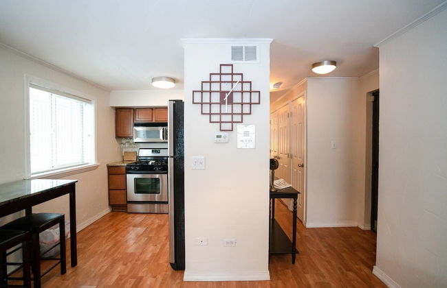 The Cozy Corner A Capitol Hill Escape - Photo 6