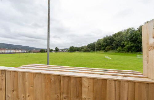 Sleeps 6. Free Wifi. Free Parking central location. - Photo 57