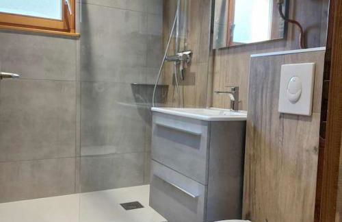 Joli appartement T2, la clairière du lac, rez de jardin, terrasse fermée, parking - Foto 16