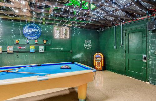 Unique Cabin With Hot Tub Close to Town - Foto 34