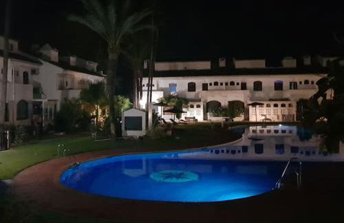 Modern House with large pool! - Photo 16