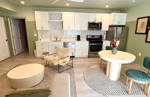 CUTE 1 BR Basement Apt Near Shops, Park - Foto 5