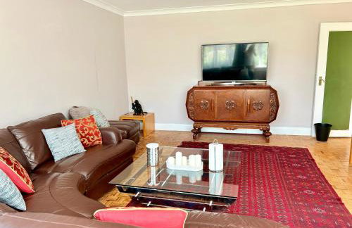 6-Beds, Private Road, Beautiful Garden - Foto 5