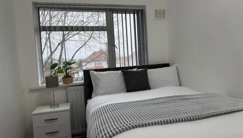 4 Beds House for Families & Contractors with Free Parking - Foto 2